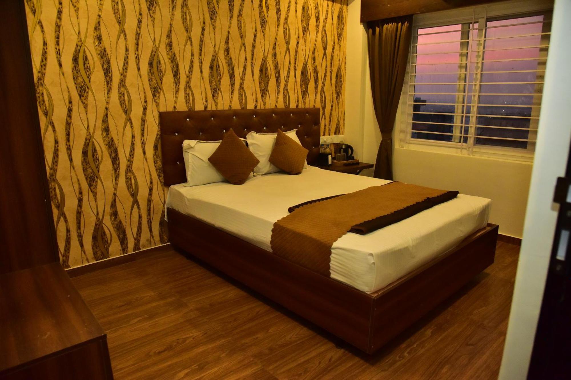 Meadows Inn Maisur Dış mekan fotoğraf