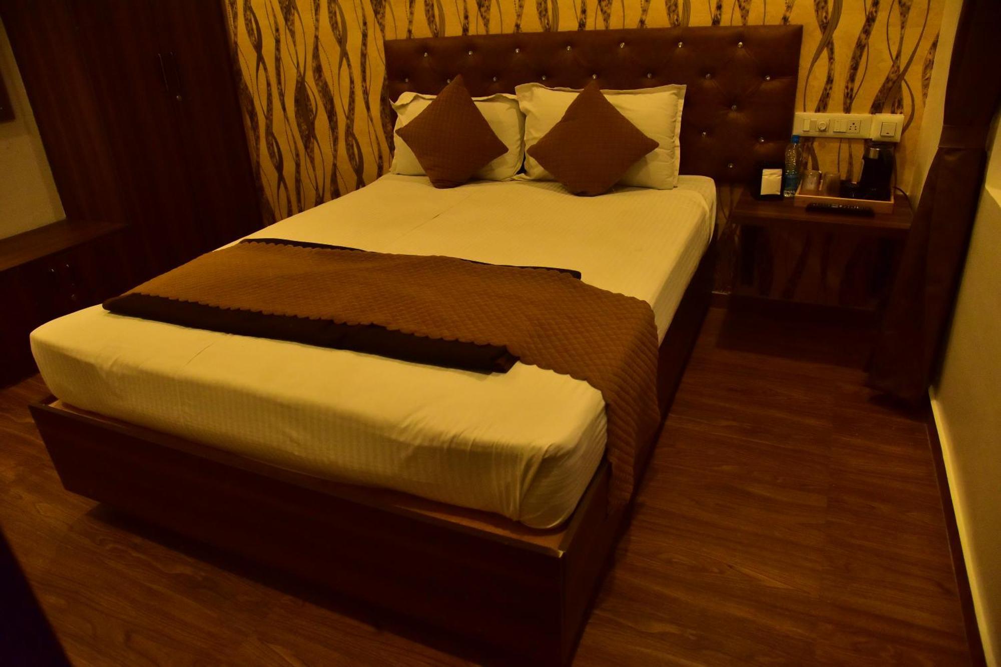 Meadows Inn Maisur Dış mekan fotoğraf